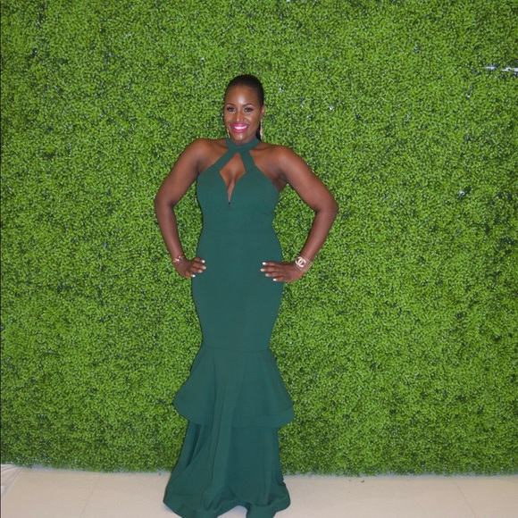 Emerald green halter mermaid dress - Picture 3 of 5
